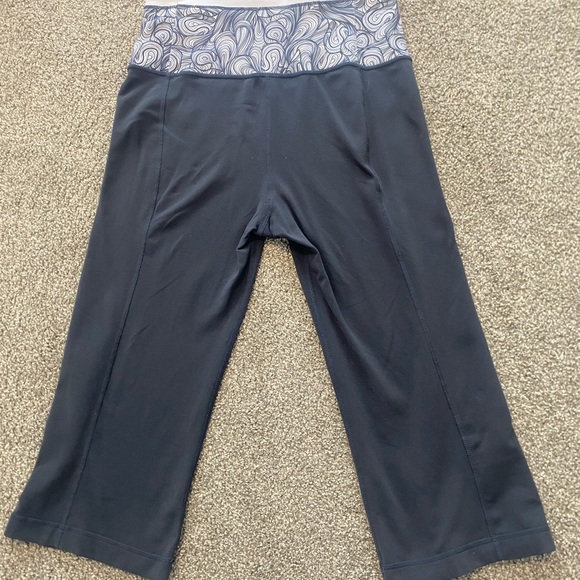 Lululemon Reversible Groove Crop Pants Pattern Wide Flare Leg Capri Yoga Size 4 - Picture 5 of 7